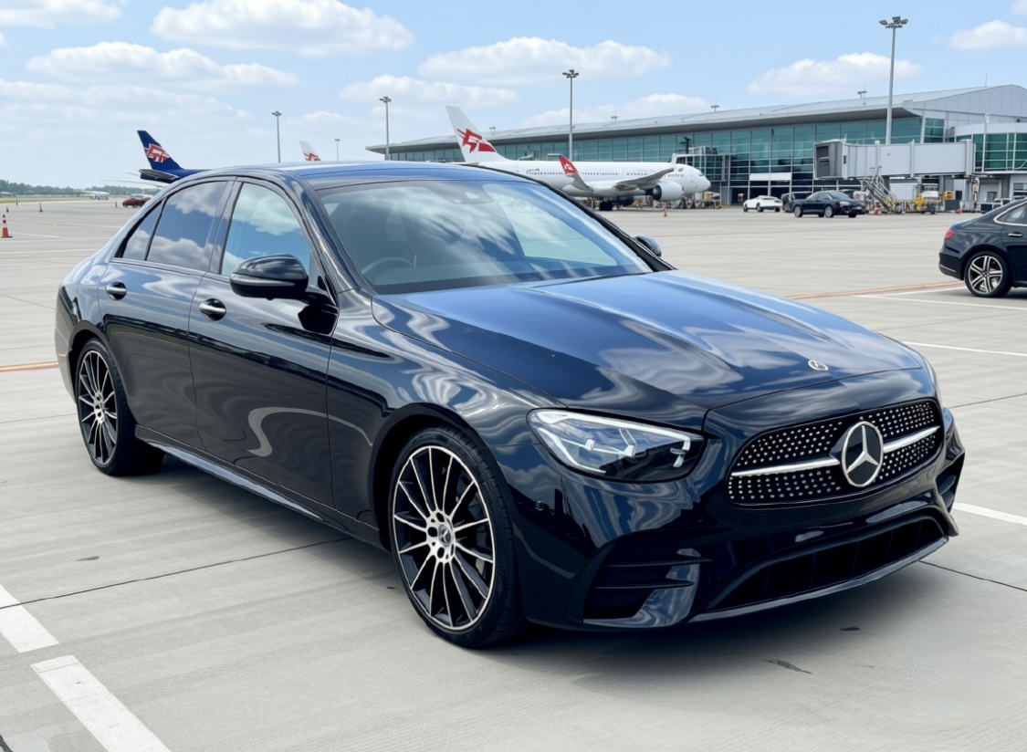 Executive saloon for corporate travel